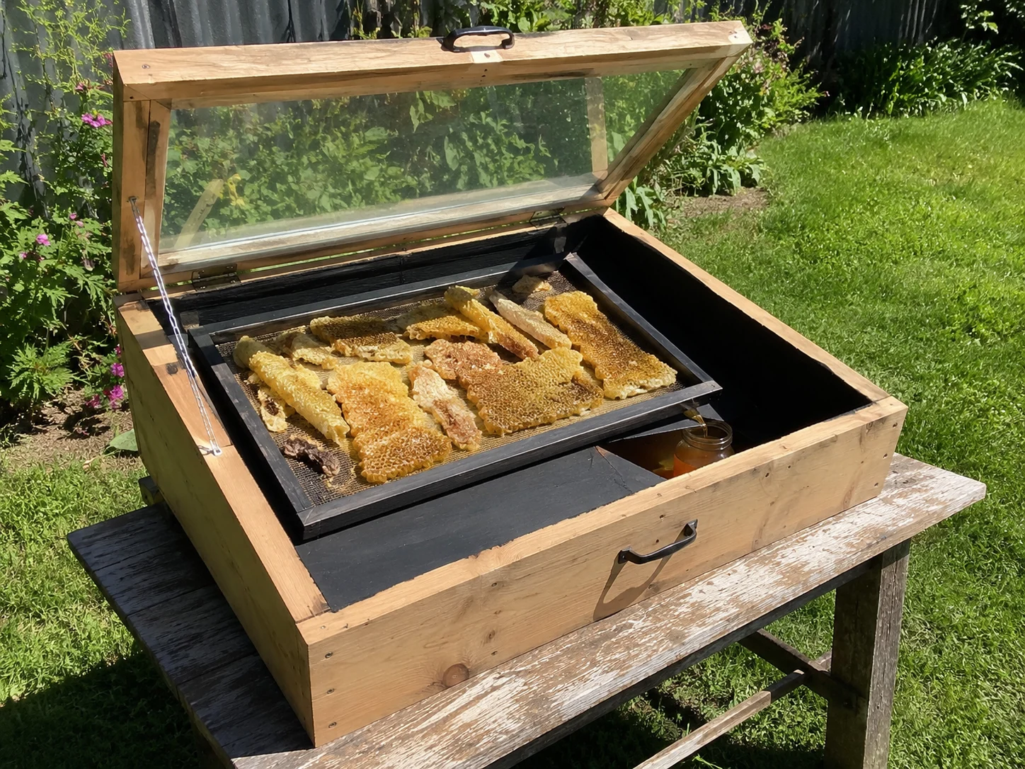 DIY Solar Wax Melter: Build a Zero-Energy Beeswax Melter for Under £20