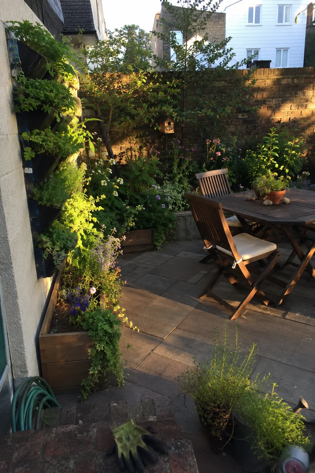 small garden layout using vertical walls corners and compact dining space