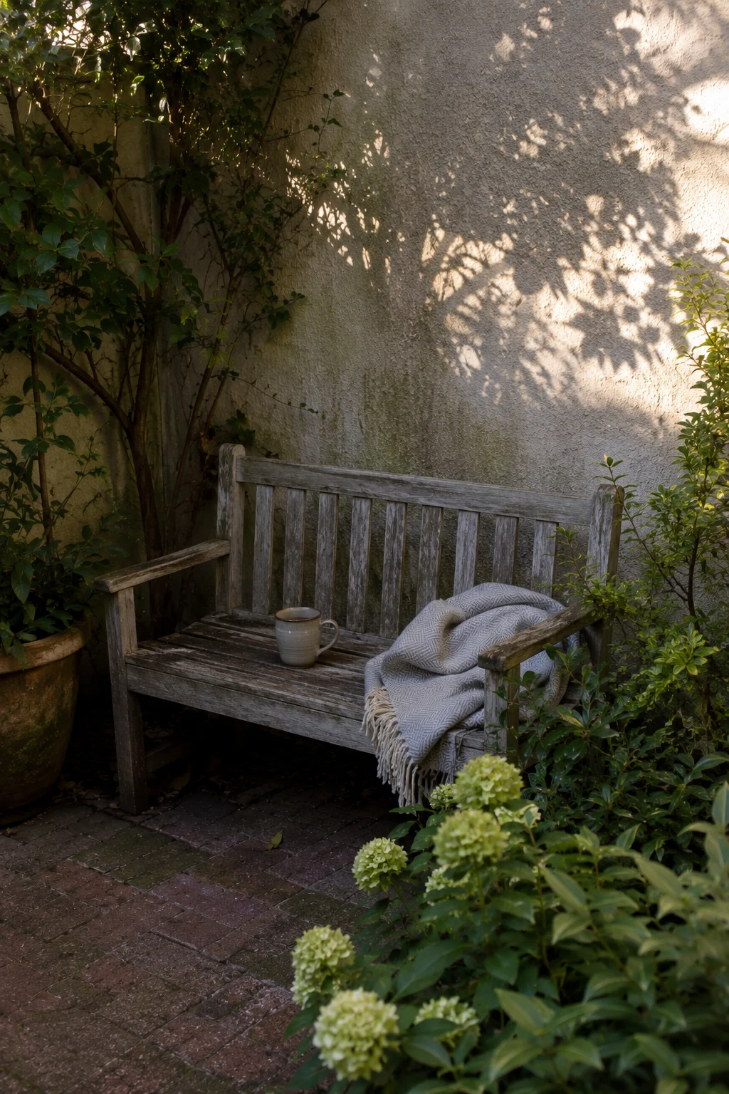 enclosed courtyard seating nook small garden idea